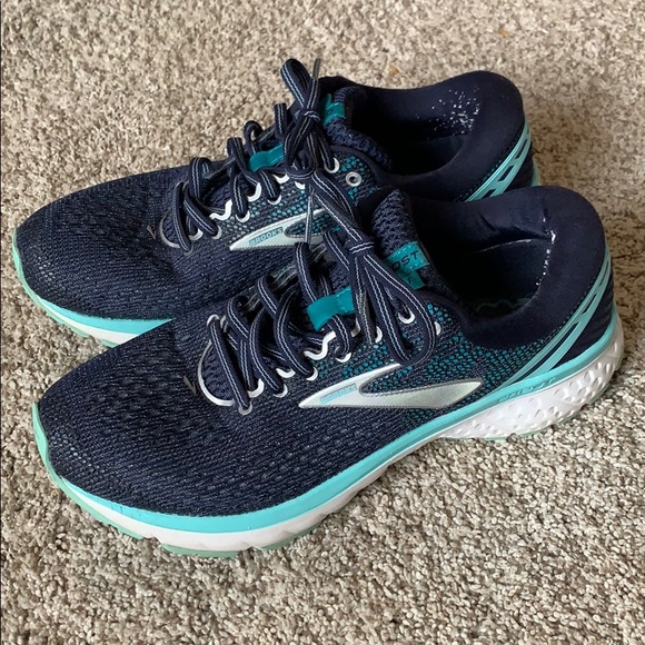 brooks ghost 1 blue